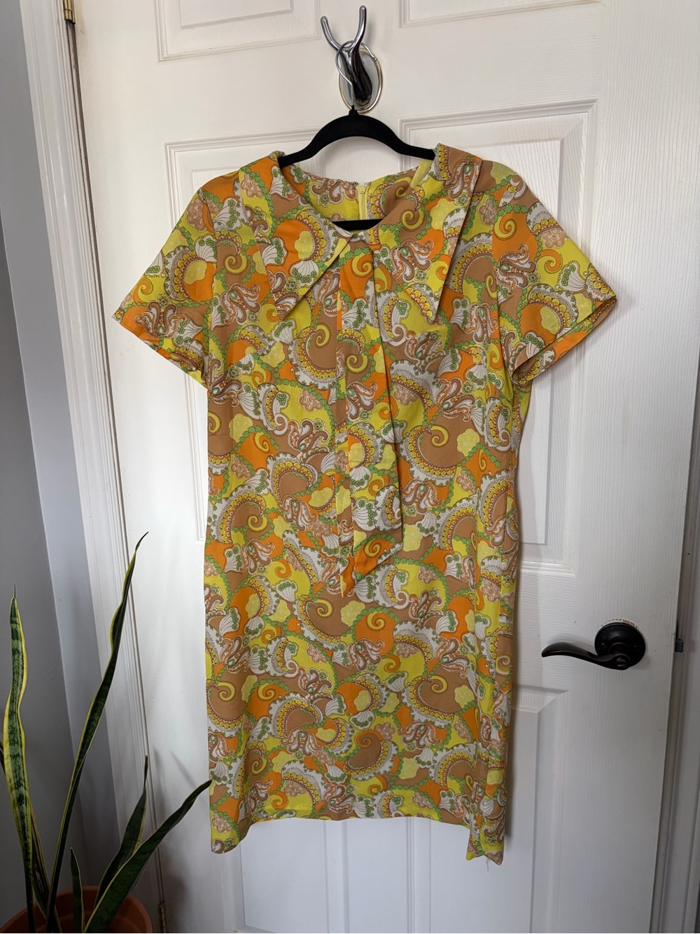 1960s psychedlic Paisley Short Sleeve Shift Dress with bow in Yellow and Orange
